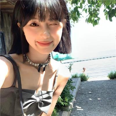 送报女孩海报